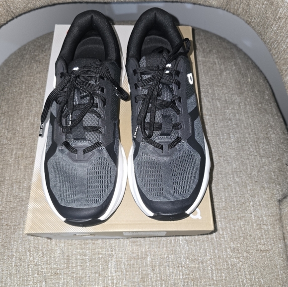 On Cloud cloudrunner 2 sz8.5W women OBO - Picture 4 of 9